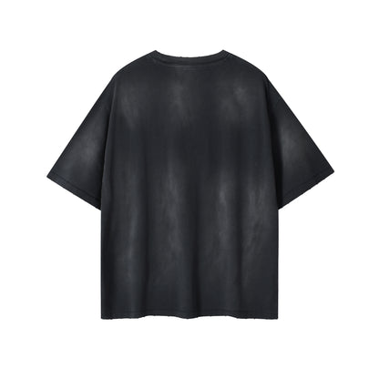 The men's shirt is made of double-layered fabric with good breathability. It has a retro and nostalgic street style.