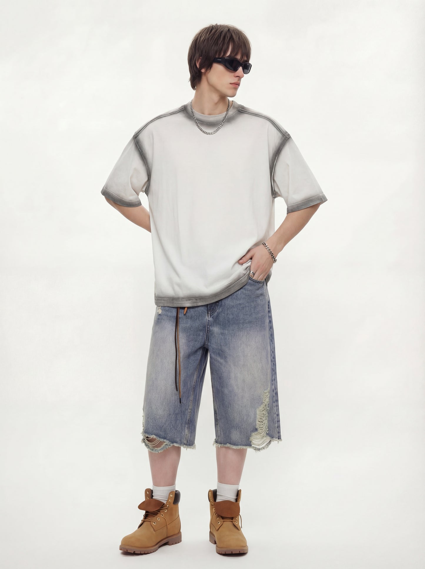 Men's T-shirt solid color spray painted and washed with water to make old T-shirt