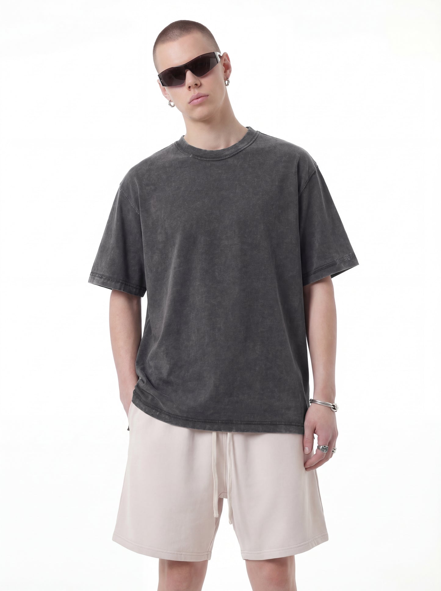 Men's pure cotton T-shirt with snowflake embroidery and reverse stitching.