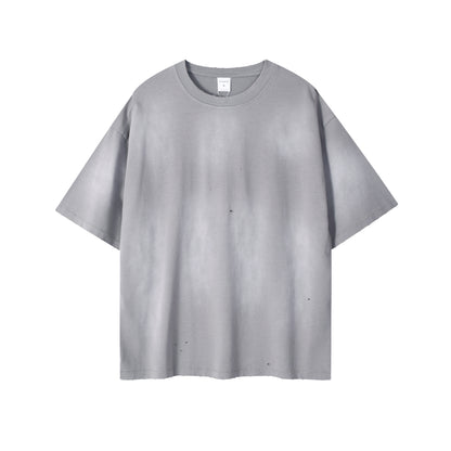 The men's shirt is made of double-layered fabric with good breathability. It has a retro and nostalgic street style.