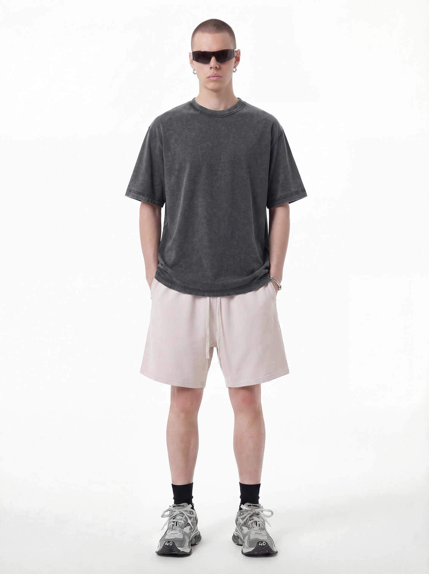 Men's pure cotton T-shirt with snowflake embroidery and reverse stitching.