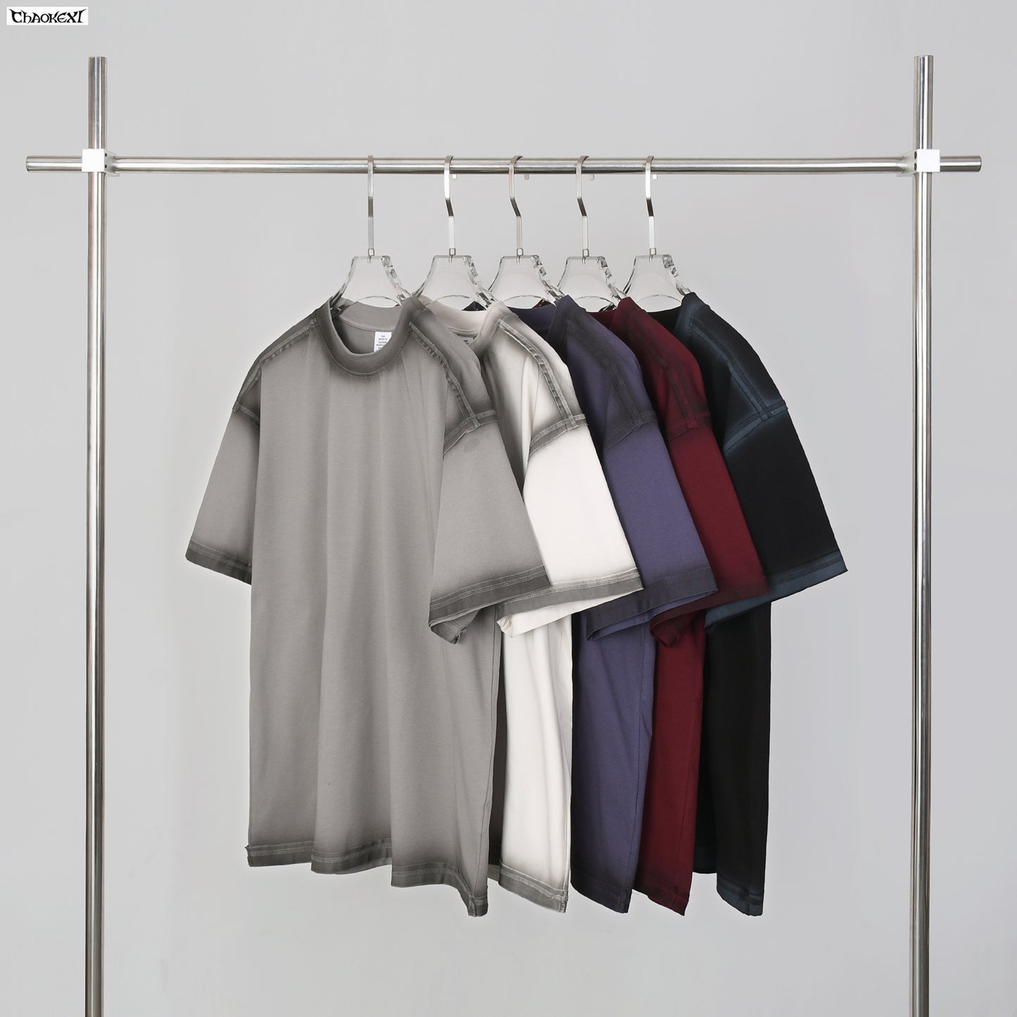 Men's T-shirt solid color spray painted and washed with water to make old T-shirt