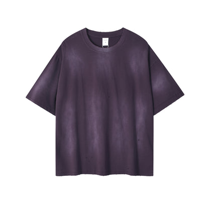 The men's shirt is made of double-layered fabric with good breathability. It has a retro and nostalgic street style.