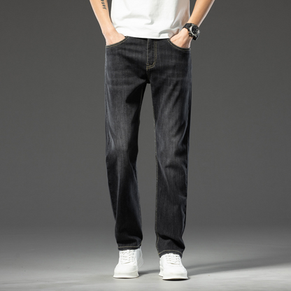 Trendy cotton casual straight leg jeans for men, 2026 new summer style, fashionable and versatile, loose fit, light color.