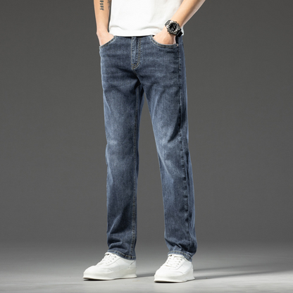 Trendy cotton casual straight leg jeans for men, 2026 new summer style, fashionable and versatile, loose fit, light color.