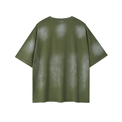 The men's shirt is made of double-layered fabric with good breathability. It has a retro and nostalgic street style.