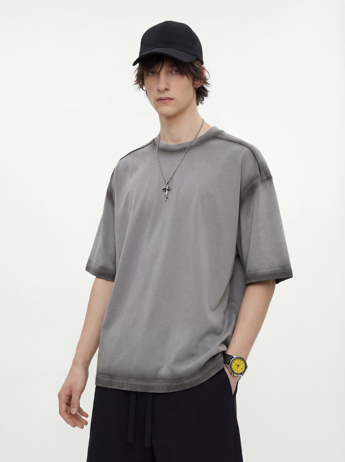 Men's T-shirt solid color spray painted and washed with water to make old T-shirt