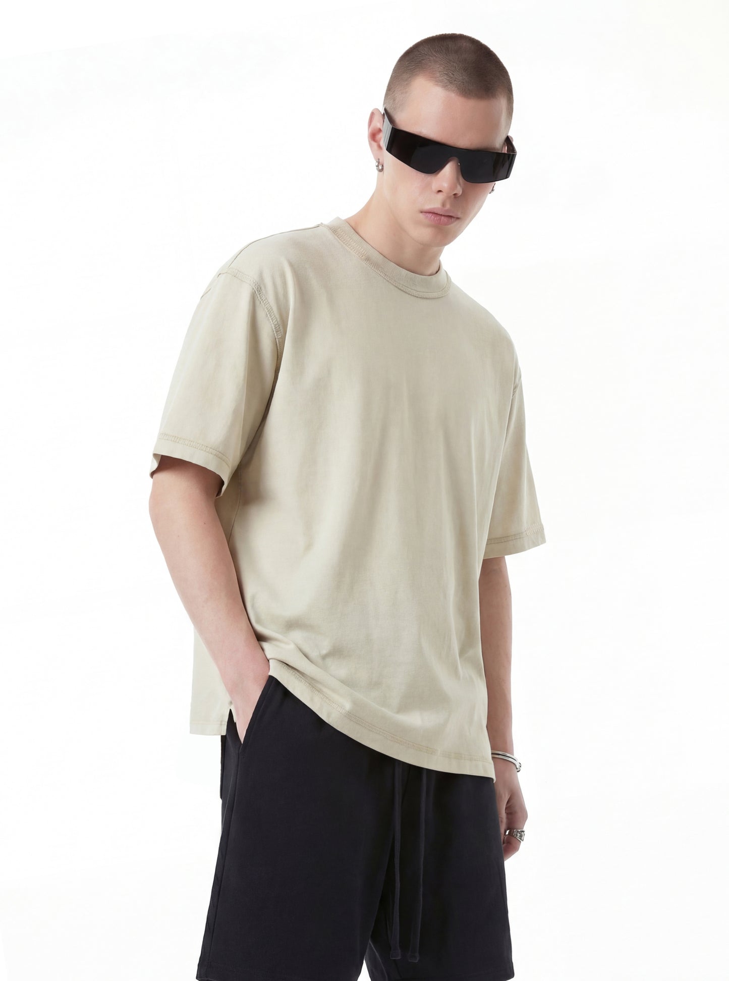 Men's pure cotton T-shirt with snowflake embroidery and reverse stitching.